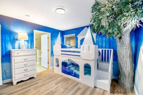 Enchanting 8BR Resort Pool Home Near Disney World